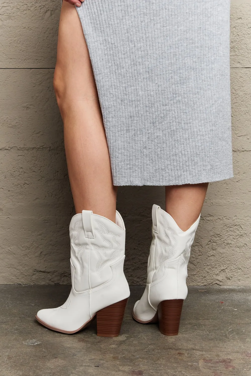 Bella Cowboy Boots in White