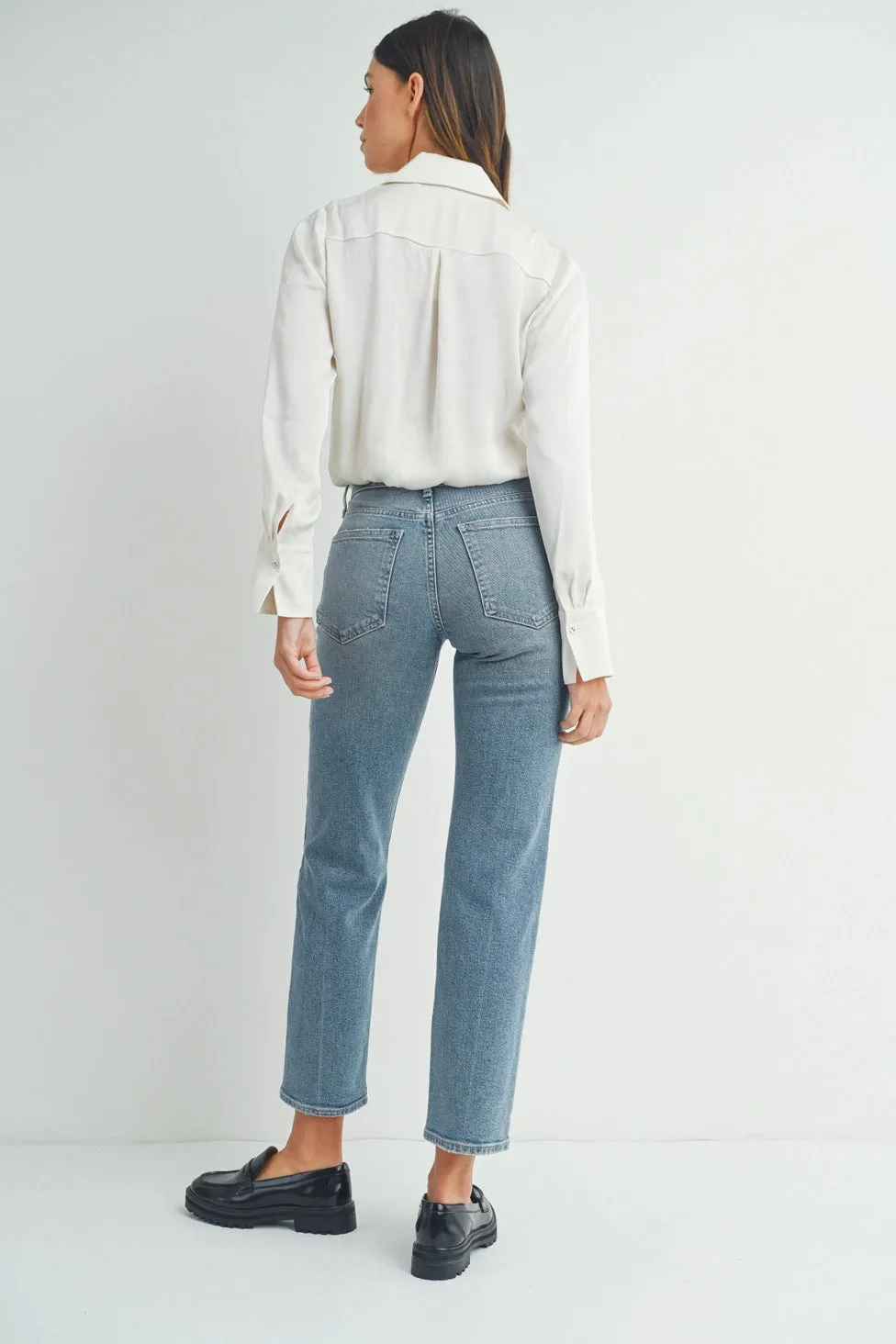 Clean Mid Rise Straight Jean