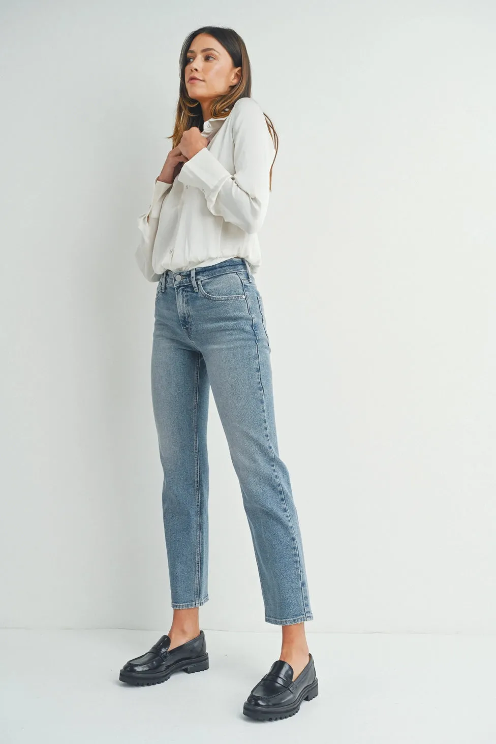 Clean Mid Rise Straight Jean