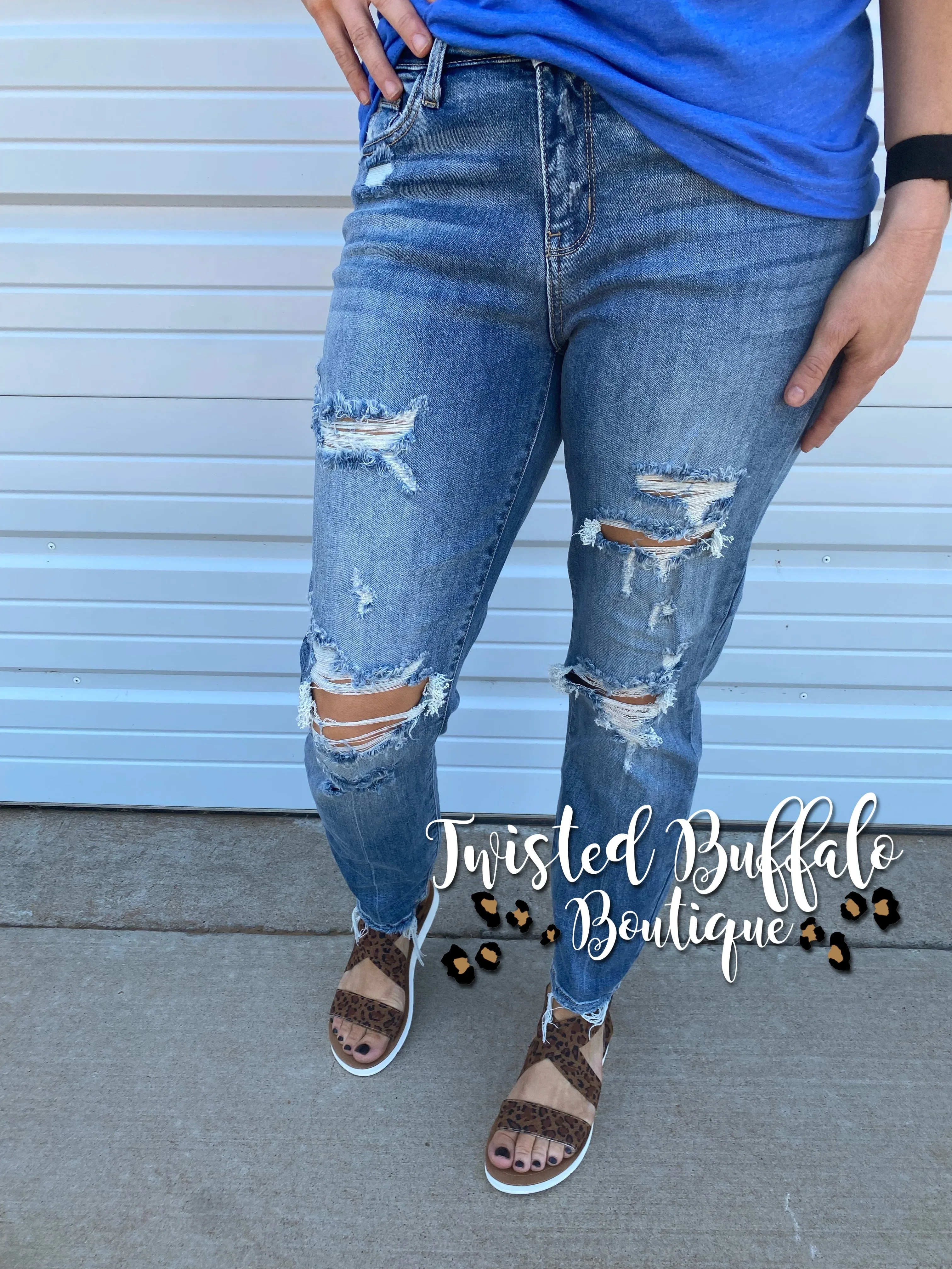 {FORGET THE RULES} Judy Blue Mid-Rise Destroyed Boyfriend Jeans